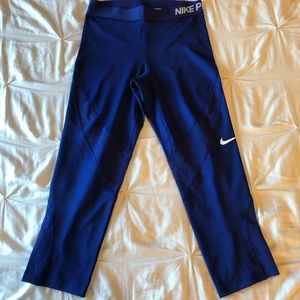 Blue Nike pro Capri leggings